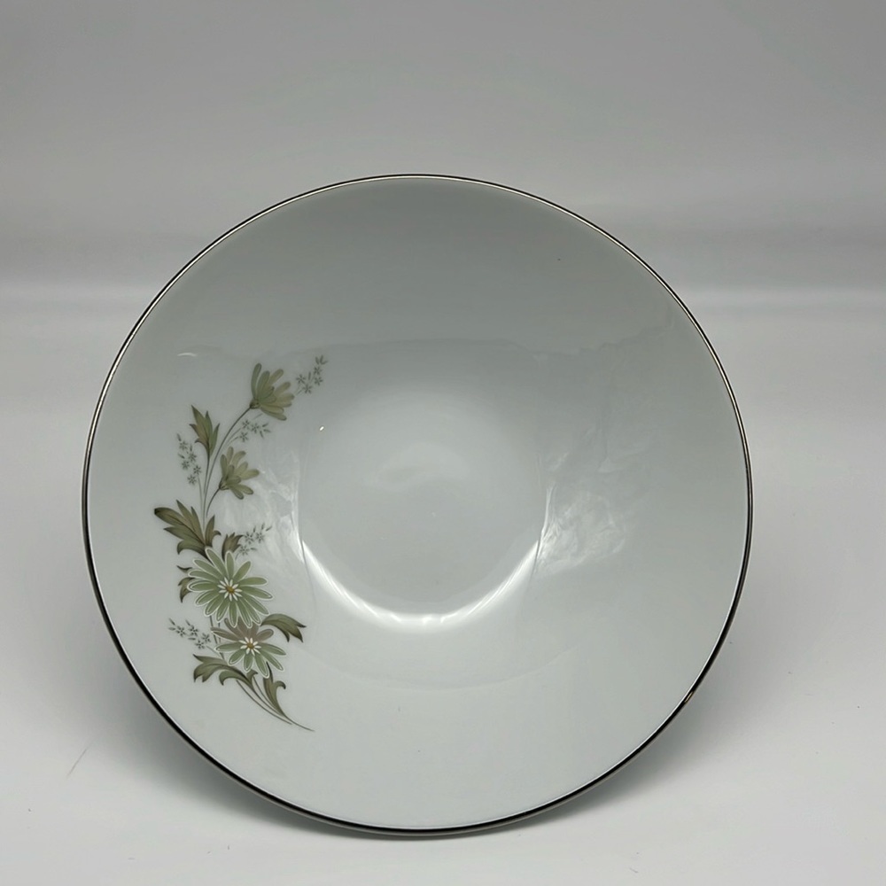Noritake Soroya 6853 Large Round‎ Serving Dish  Light Green Daisy Floral Pattern
